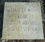 Klok Elisabeth Maria 1912 grafsteen A44A.JPG